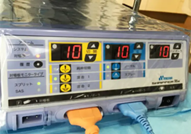 周囲の組織にダメージを与えない高周波電気メスの使用